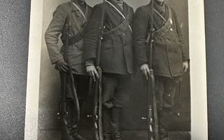 Vanha valokuva 1918 / Punakaarti?