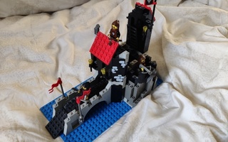 LEGO Castle, Linna 6075  - Wolfpack tower 1 kpl