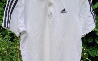 Nuorten Adidas pikeepaita