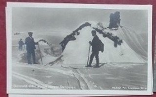 Norja/Norway: old postcard/postikortti: hiihtäjät