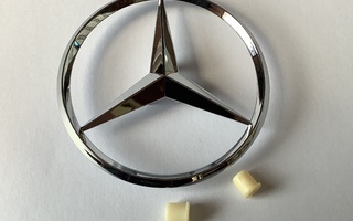A2037580058 Mercedes Benz  takaluukun tähti