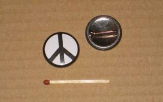 Peace symbol rintanappi 1" Rauhanmerkki c3