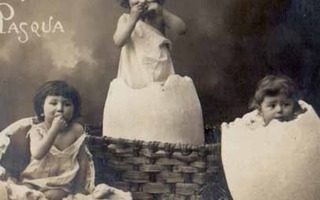 LAPSI / Suloiset pienet tytöt, suuret munankuoret. 1900-l.