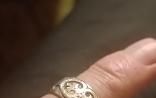 hopea 925 sormus maltan risteillä, sivuilla koko 19.5mm