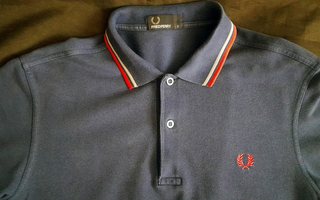 Fred Perry -pikeepaita - Koko S - Tummansininen - PK 0 €