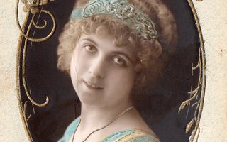 Vanha postikortti- kaunis nainen kultakehyksessä