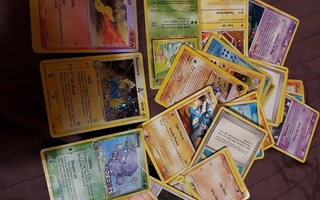 Pokemon kortteja noin 39kpl