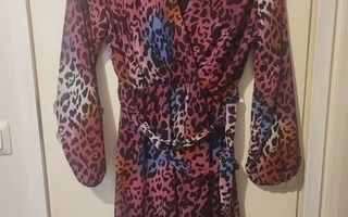 Värikäs leopardikuvioinen mekko koko L