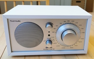 TIVOLI MODEL ONE BT FM/AM BLUETOOTH PÖYTÄRADIO.