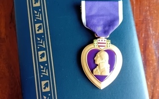 Aito Purple Heart alkuperäisessä rasiassaan