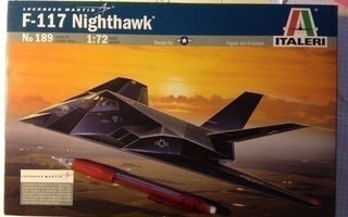 Lockheed Martin F-117 Nighthawk Stealth pienoismalli 1/72