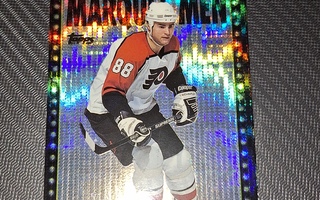 Eric Lindros 1995-96 Topps Marquee Men Power Boosters #1