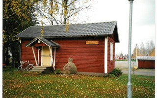 Ilmajoki Aallon patteriston muistomerkki & perinnetalo valok