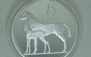2010 IRLANTI 15 euro hopeaa juhlaraha hevonen ja varsa
