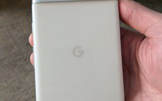 (Uusi) Google Pixel 7 Pro 5G (256GB) -puhelin ja pappakuoret