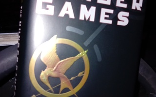 Suzanne Collins  : The Hunger Games ( SIS POSTIKULU  )