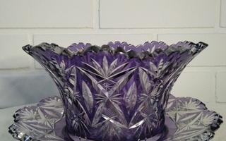 Violetti värikristallimalja alusvateineen