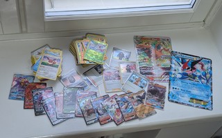 Pokemon-kortteja, reverse, V, GX, Jumbo ym.