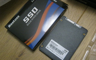 120gb SSD SATA3 kovalevy sis. postikulut