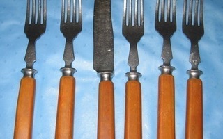 Vanhat ruskeat "luupää" aterimet; veitsi ja 5 haarukkaa