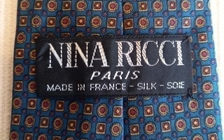 NINA RICCI PARIS silkkisolmio. Made in France.