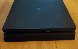 PS4 Slim