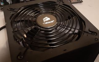 Järeä 850W Corsair laatupoweri