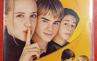 (SL) DVD) Pieniä salaisuuksia (2001) Evan Rachel Wood