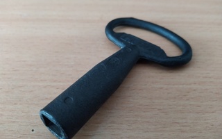 EMKA neliöavain Square key 8mm