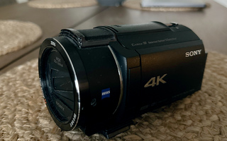 Sony AX43A -4K-videokamera + Muistikortti