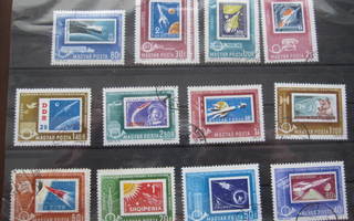 Unkari, avaruus postimerkin kuvat postimerkeillä 12 eril