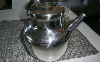 Kauniin mallinen vanha teräs kahvi-/vesipannu (Painometalli)