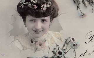 NAINEN / Kaunis tyttö ja päivänkakkaroita. 1900-l.