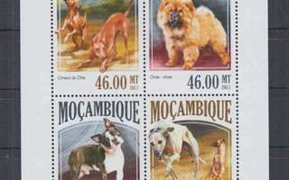 KOIRAT eläinaiheinen blokki MOSAMBIK 2013 **