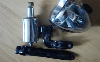 Vanha polkupyörän dynamo - lamppu  ja kiinnikkeet