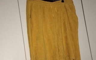 Keltaiset shortsit (Reino&Aino, XL)