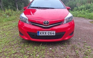 Toyota yaris 1.3 i 2013  LEIMAA 2.4.25ASTI..