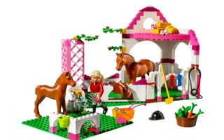 Lego Friends hevostalli 7585 (vuodelta 2008)