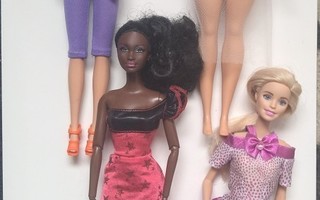 10 kpl Barbie nukkeja