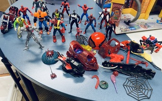Spider-Man figuurit ja alukset + osia