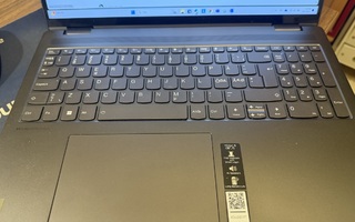 Lenovo Yoga 7 16" -kannettava, Win 11, musta