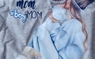 Upea T-paita poikalapsen äidille koko S/M