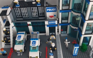 LEGO CITY POLIISIASEMA 7498+AUTOT