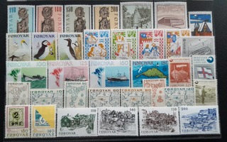 FÄÄRSAARET 1975-1982 postimerkkejä ** 35 kpl. Iso N5 levy