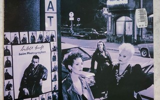 SAARISTO, TAVI, KAMU: Miten Enkeleitä Vietellään – LP 1989