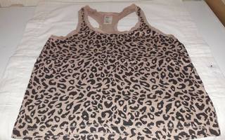 Toppi / t-paita : leopardikuvioinen toppi koko S