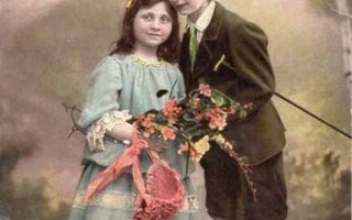 LAPSI / Runollinen poika ja pitsimekkoinen tyttö. 1900-l.