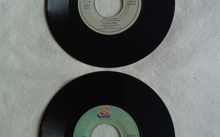 Elton Johnin ja Sammy Davis JR:n singlet 1970-1980 luvulta
