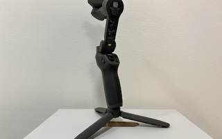 DJI Osmo Mobile 3 Combo gimbal