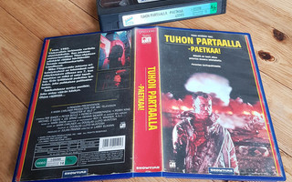 Tuhon partaalla - Paetkaa! VHS